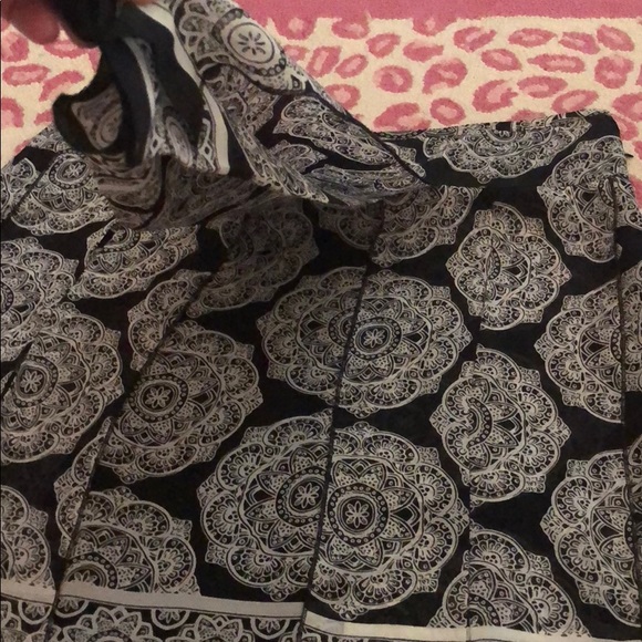 White House black market silk skirt - Picture 4 of 5